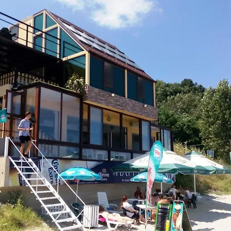 Hemingway Rooms In Happy Beach-3